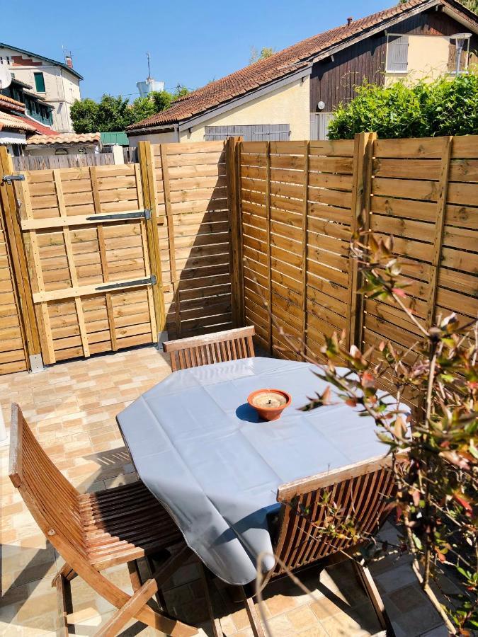 Appartement Duplex Lumineux Idealement Situe Ares Eksteriør bilde
