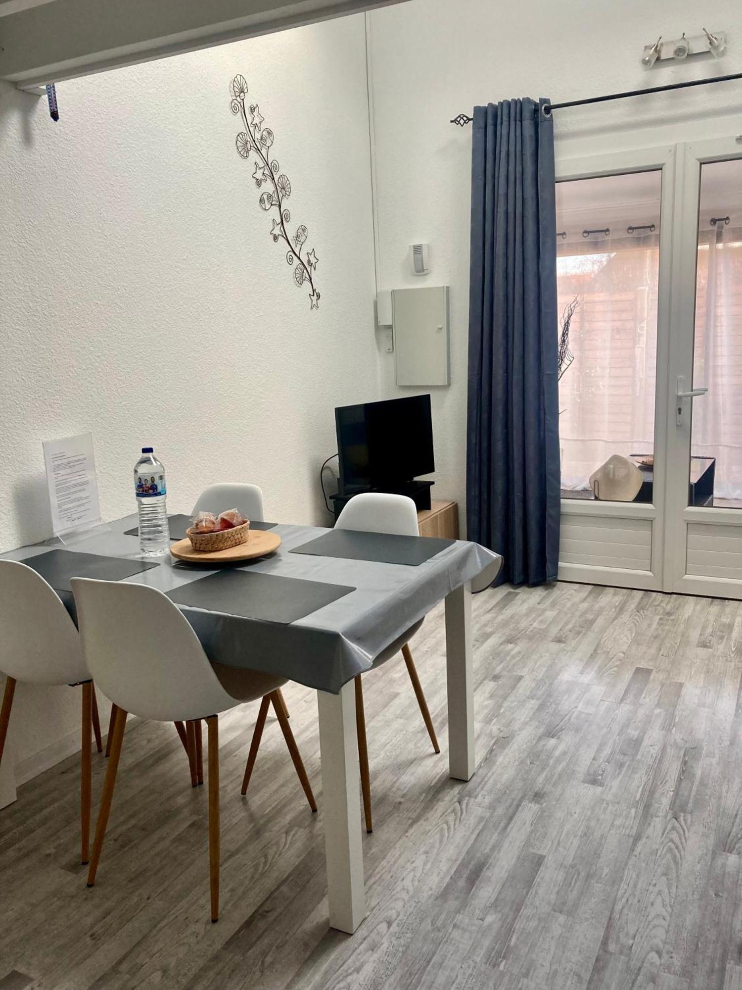 Appartement Duplex Lumineux Idealement Situe Ares Eksteriør bilde